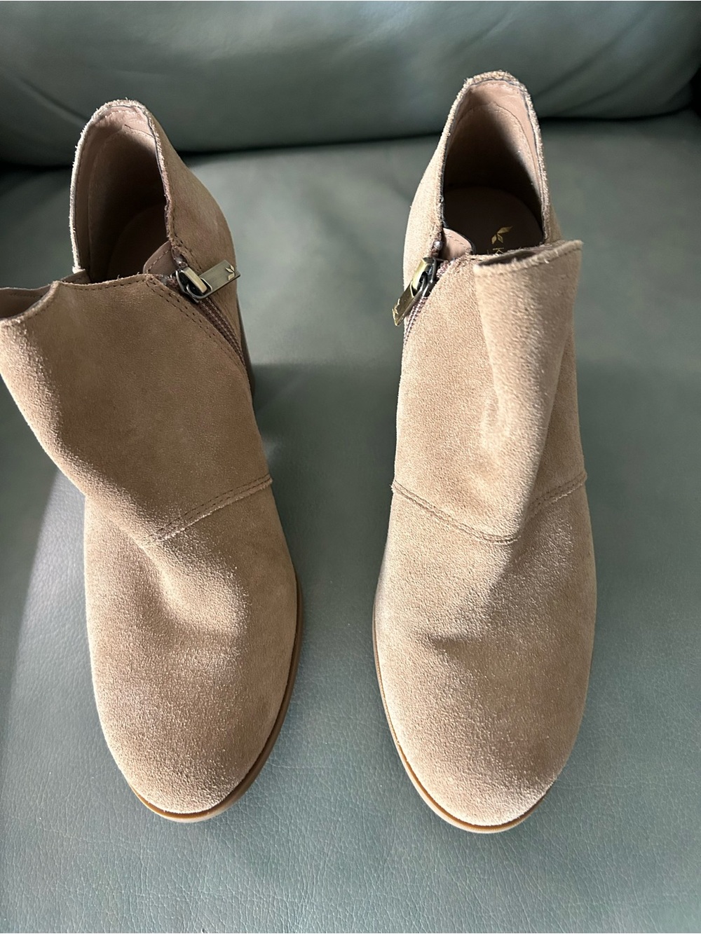 Kookaburra by Ugh Women's Suede Ankle Boots in Taupe size 8 New no box